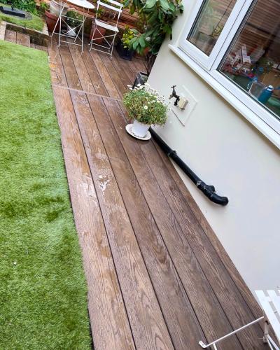 Millboard Enhanced Grain, Antique Oak / Composite Frame - Clapham Common SW12.